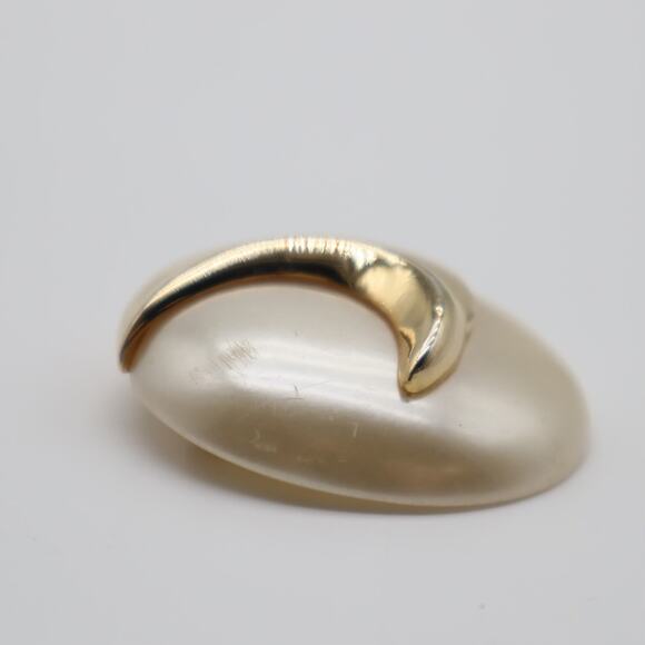 Richelieu Vintage Moon Motif Brooch - Picture 6 of 6